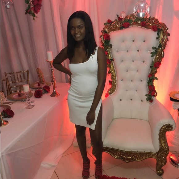 Meet your Posher, Stephanie - Picture 4 of 5